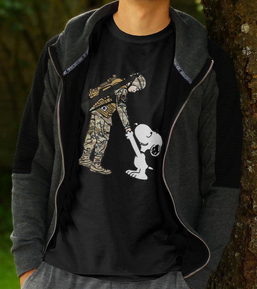 Veteran And Snoopy Dog Saluting Friendship T-Shirt