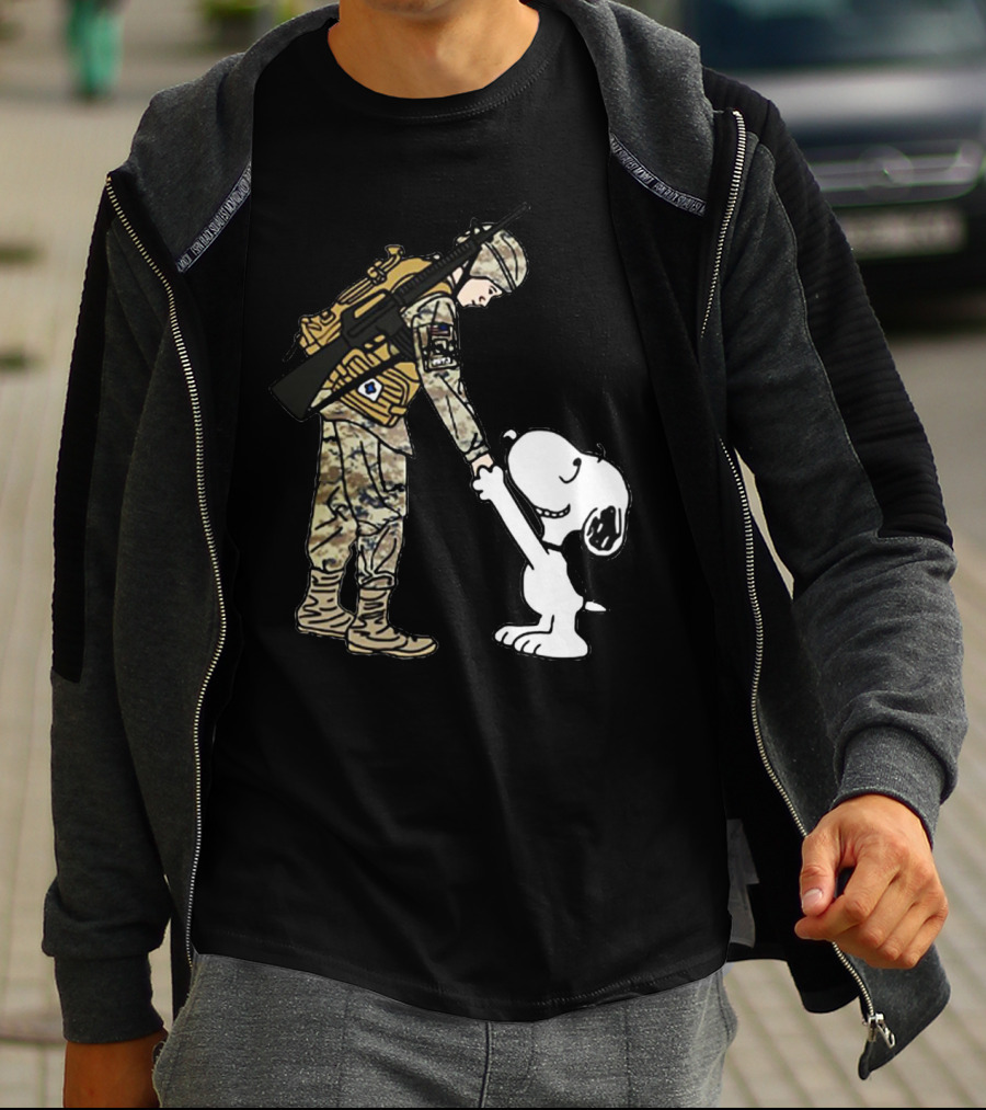 Veteran And Snoopy Dog Saluting Friendship T-Shirt