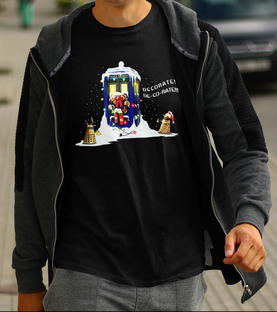 Doctor Who TARDIS Daleks Decorate Christmas Scene T-Shirt