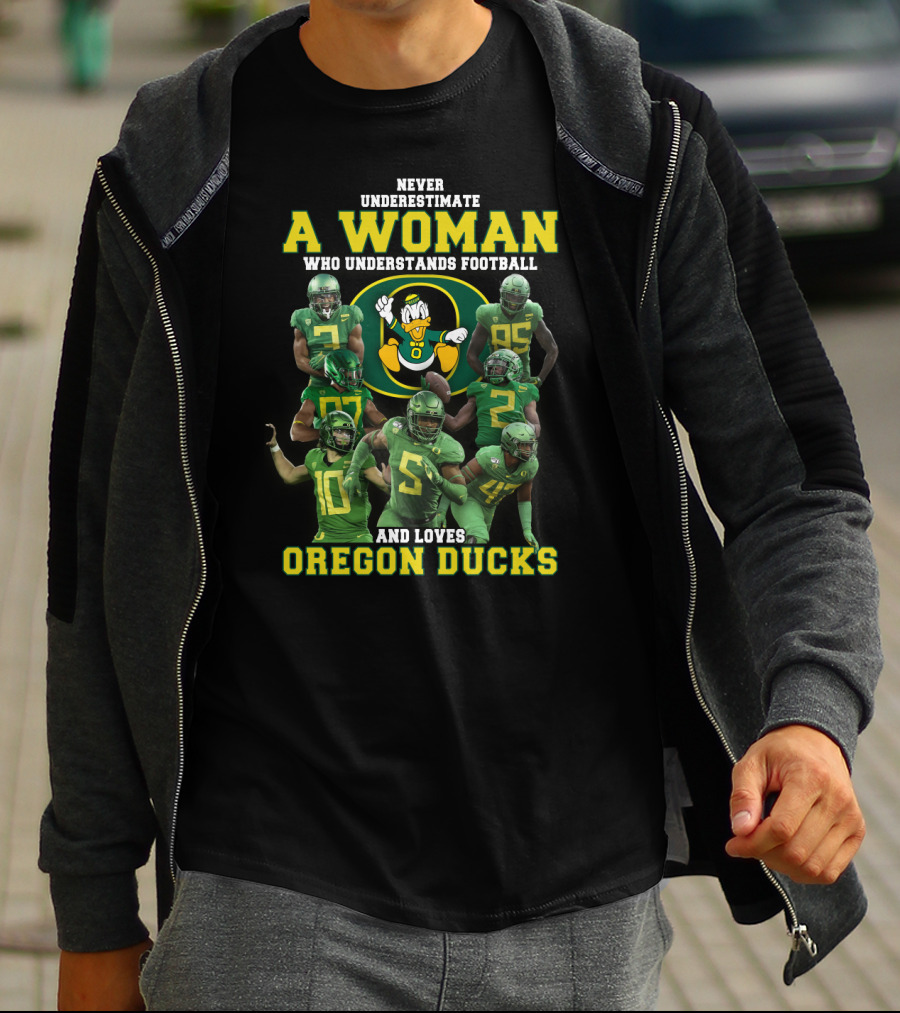 Never Underestimate A Woman Who Understands Football And Loves Oregon Ducks T-Shirt