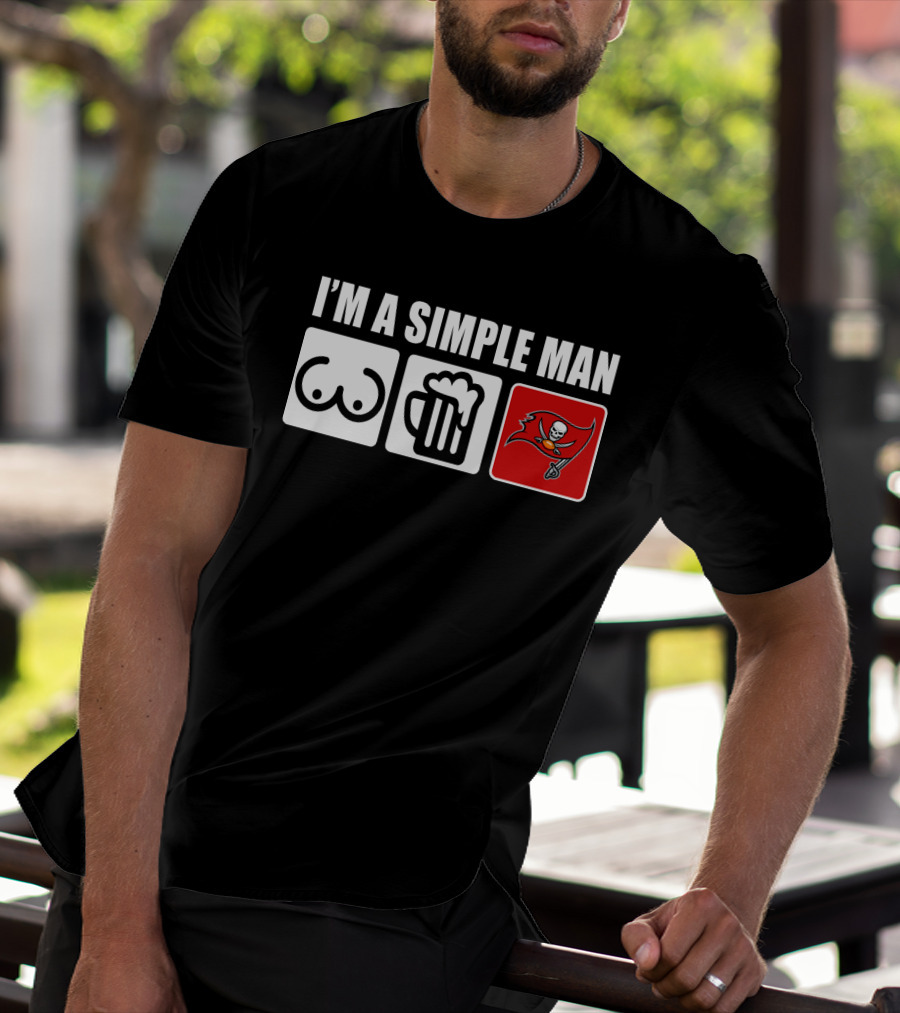 I'm A Simple Man Bucs Pirate Flag Beer Mug Icons T-Shirt