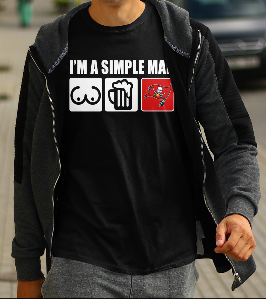I'm A Simple Man Bucs Pirate Flag Beer Mug Icons T-Shirt