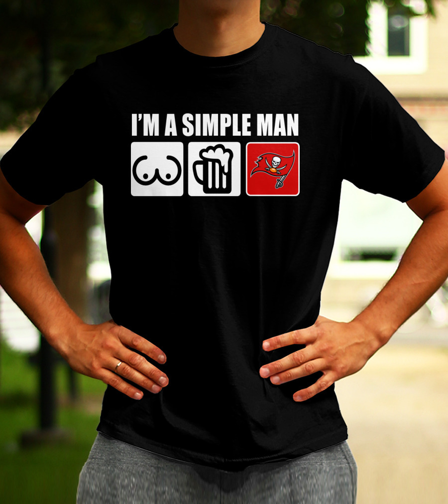 I'm A Simple Man Bucs Pirate Flag Beer Mug Icons T-Shirt