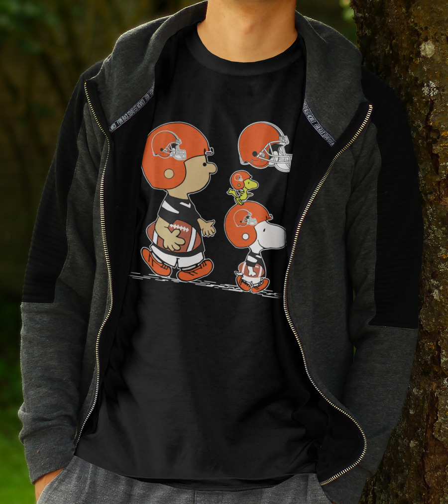 Browns Charlie Brown Snoopy Woodstock Football Helmets T-Shirt