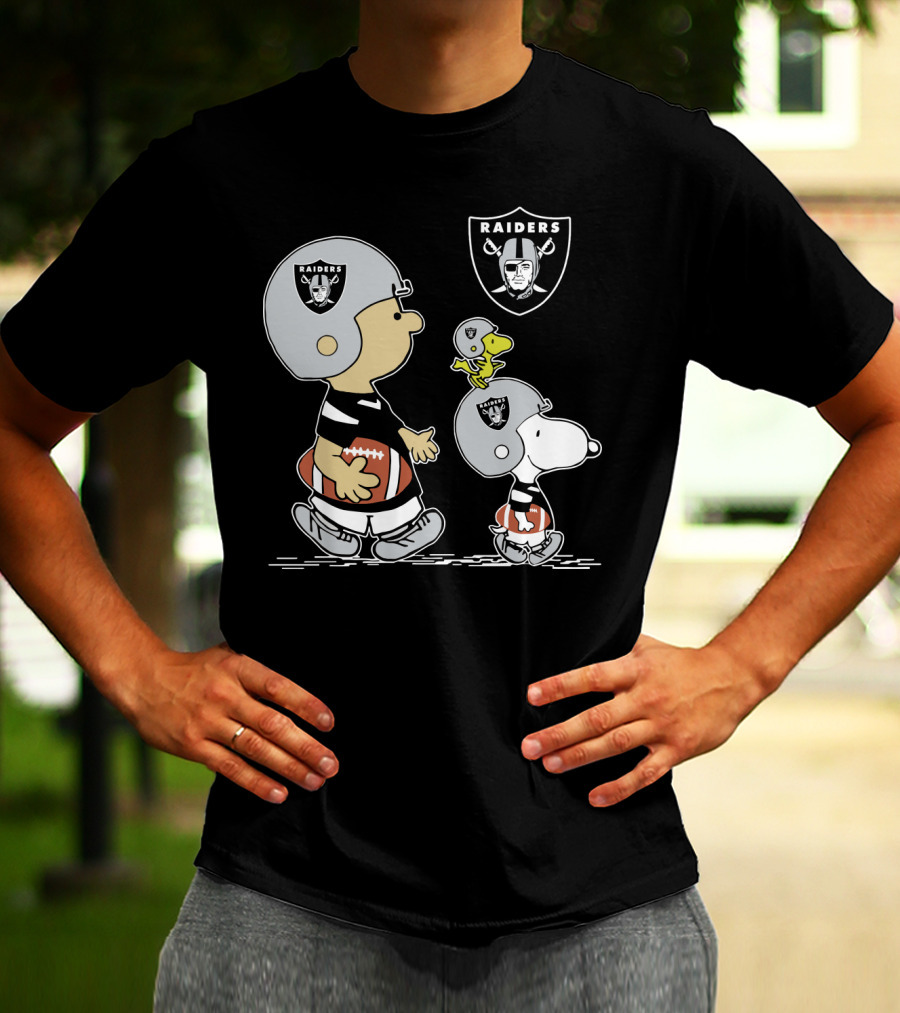 Raiders Snoopy Charlie Brown Woodstock Football Team Helmets T-Shirt