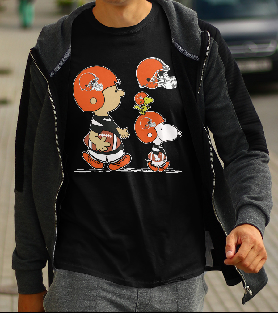 Browns Snoopy Charlie Woodstock Football Helmets Peanuts NFL Collaboration T-Shirt