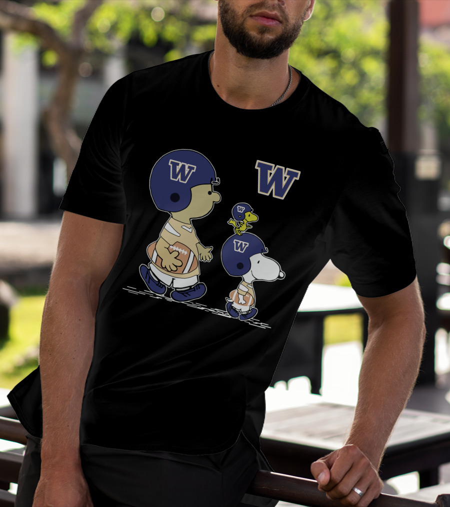 Washington Huskies Snoopy And Woodstock Football Team T-Shirt