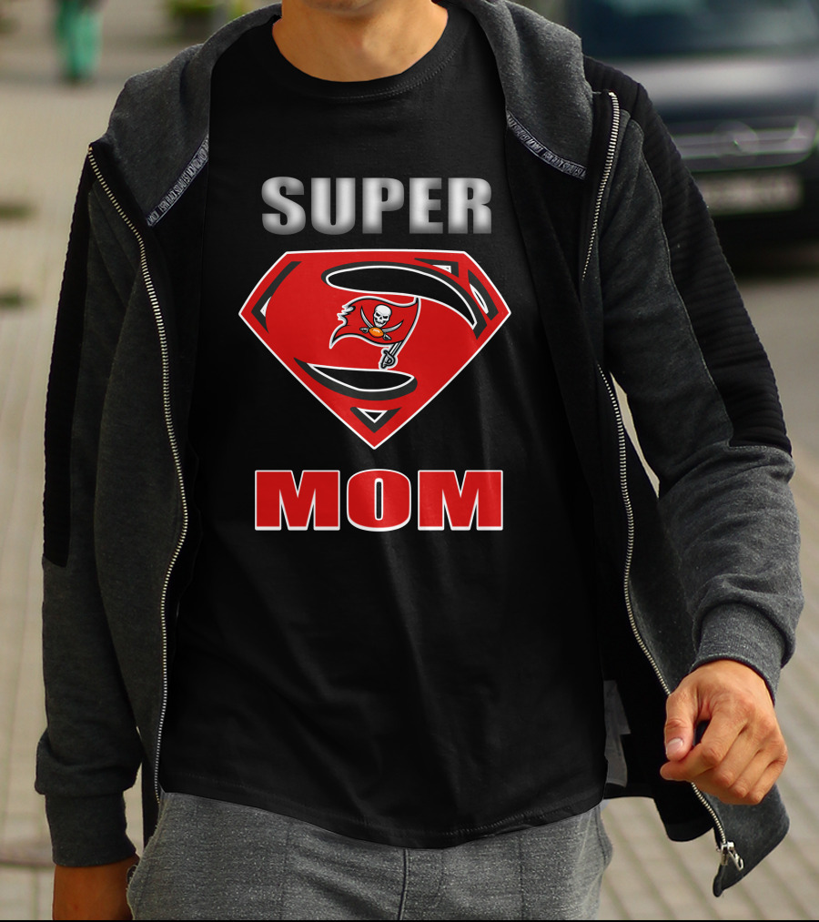 SUPER MOM Buccaneers Skull T-Shirt