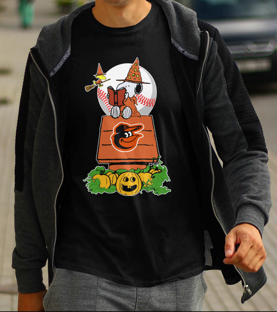 Baltimore Orioles Halloween Snoopy Reading On Doghouse With Woodstock And Pumpkins T-Shirt