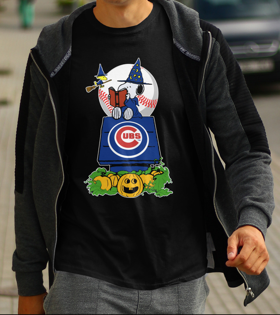 Snoopy Halloween Chicago Cubs With Baseball And Pumpkins T-Shirt