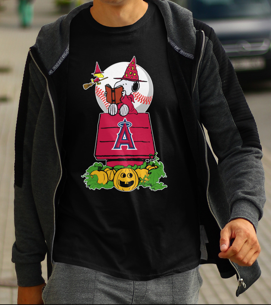 Snoopy And Woodstock Halloween Los Angeles Angels Baseball Pumpkin Scene T-Shirt