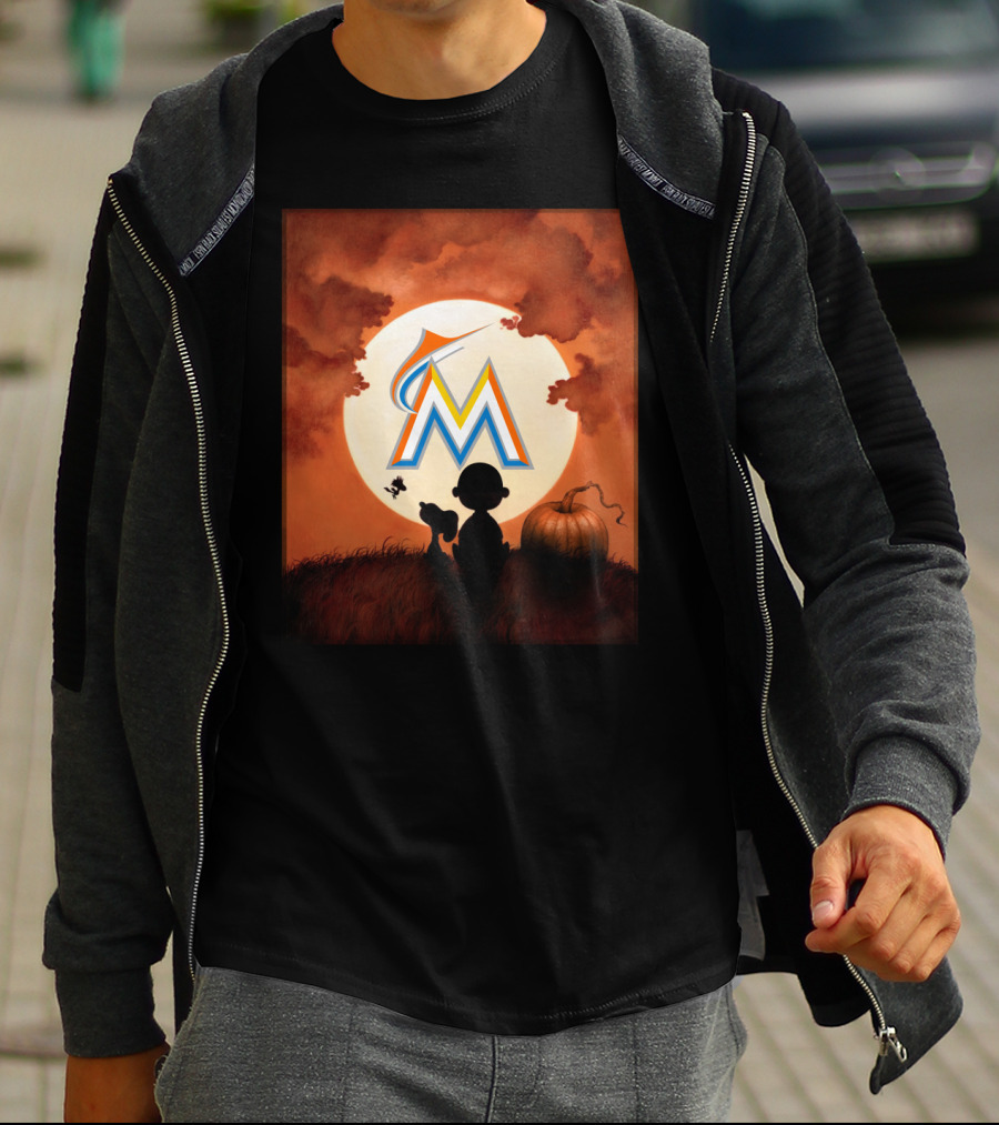 Halloween Miami Marlins Moonlit Silhouette And Pumpkin Scene T-Shirt