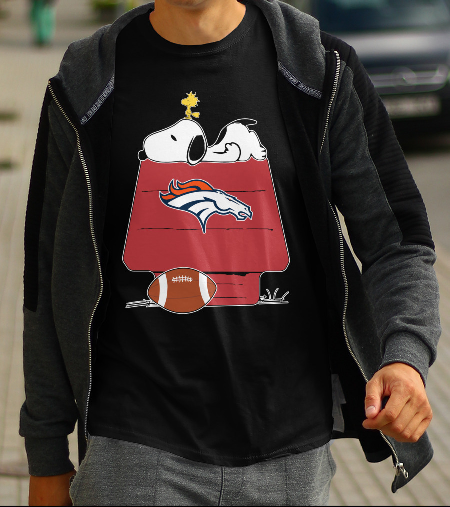 Denver Broncos Snoopy Woodstock Football Doghouse T-Shirt