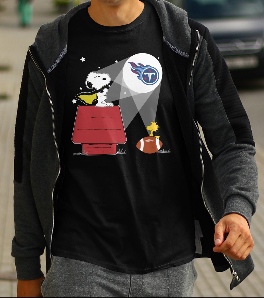 Snoopy And Woodstock With Tennessee Titans Moonlight Football Scene T-Shirt