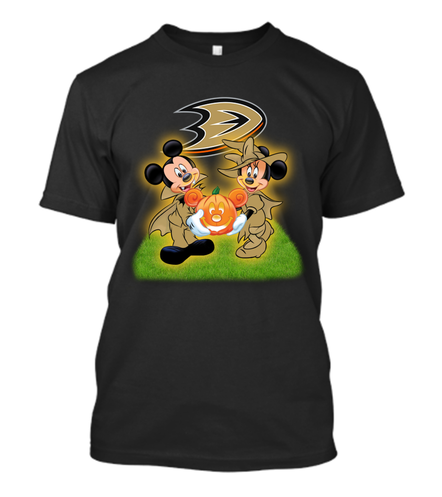 Anaheim Ducks Halloween With Mickey And Minnie Holding Pumpkin T-Shirt