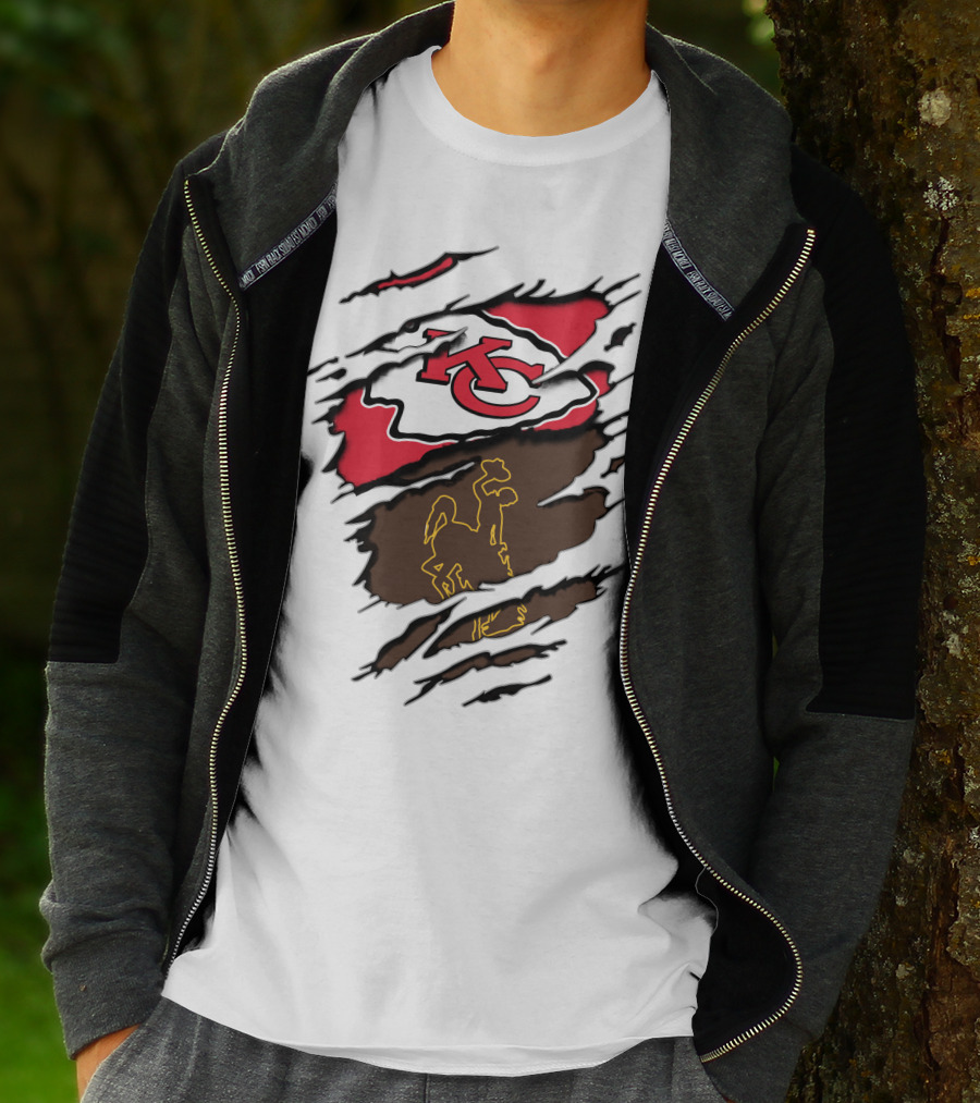 Kansas City Chiefs Wyoming Cowboys Logo Mashup T-Shirt