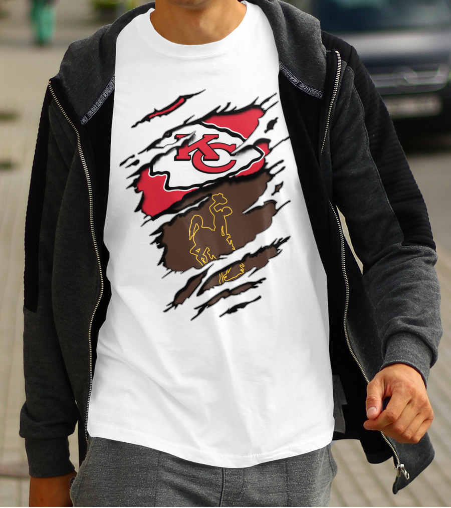 Kansas City Chiefs Wyoming Cowboys Logo Mashup T-Shirt
