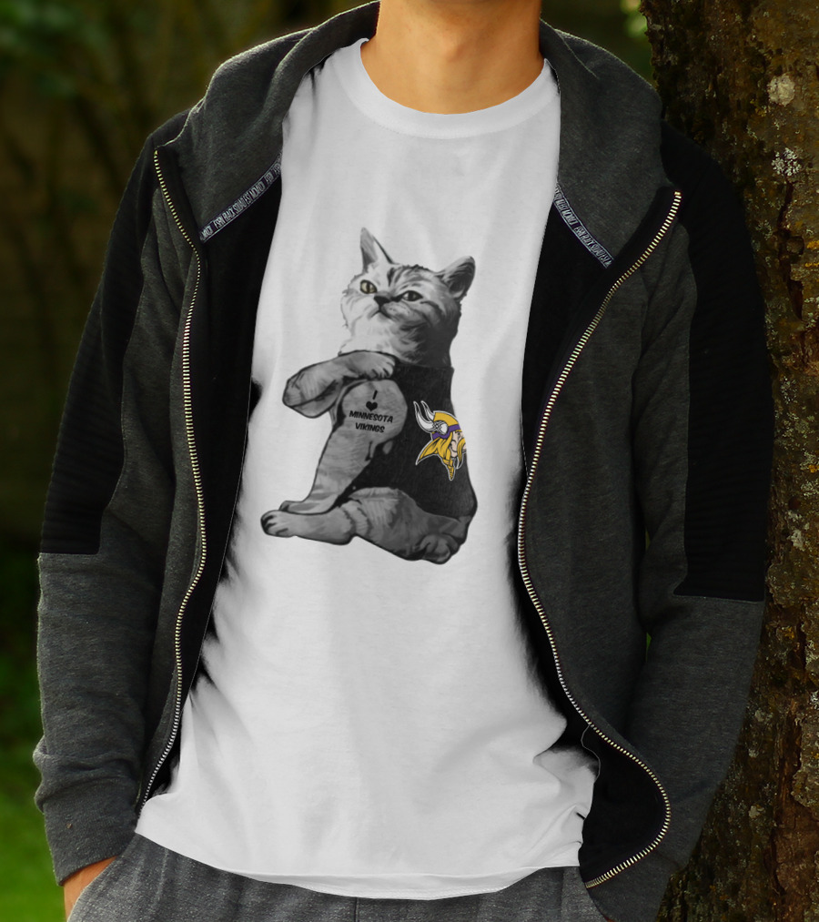 Minnesota Vikings Cat Hugging Football With Logo T-Shirt