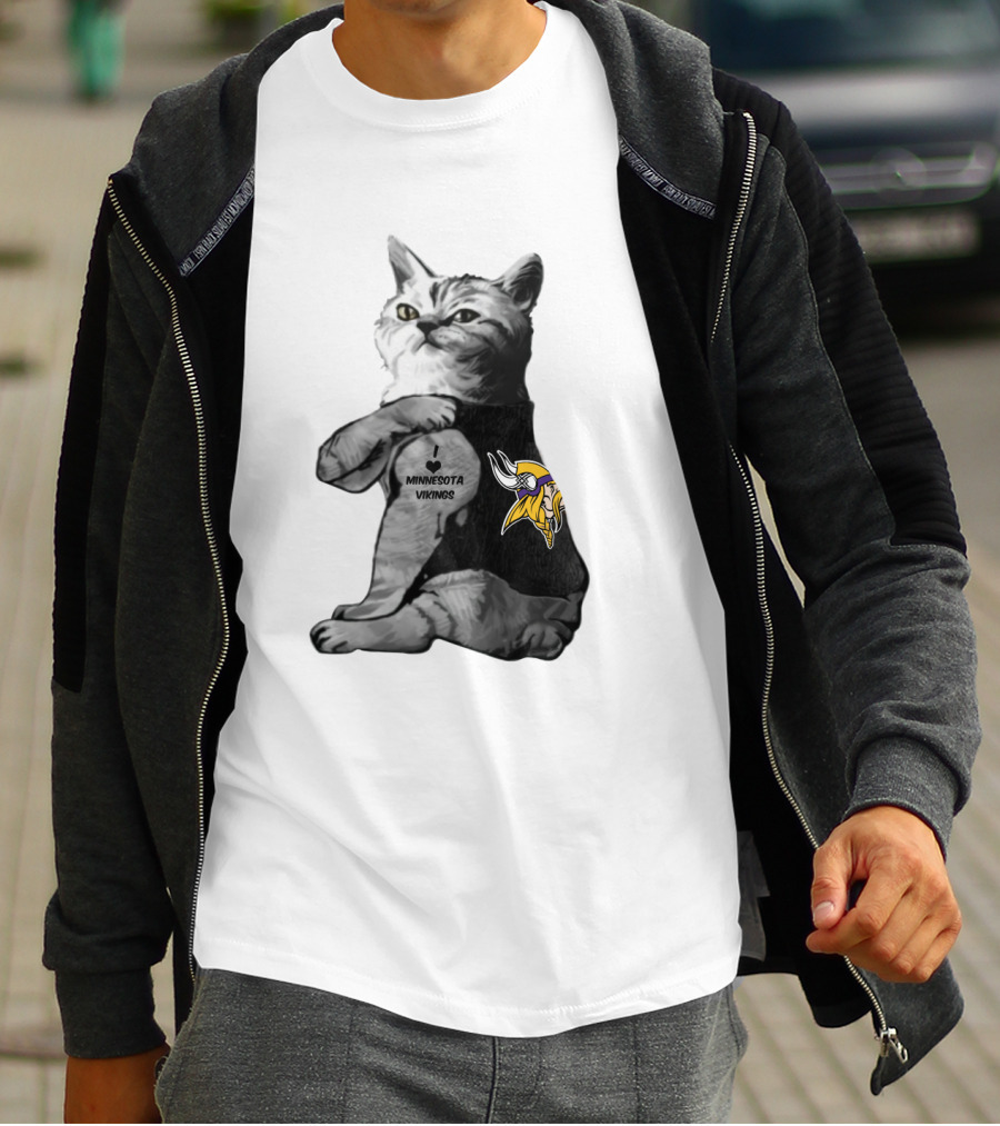 Minnesota Vikings Cat Hugging Football With Logo T-Shirt
