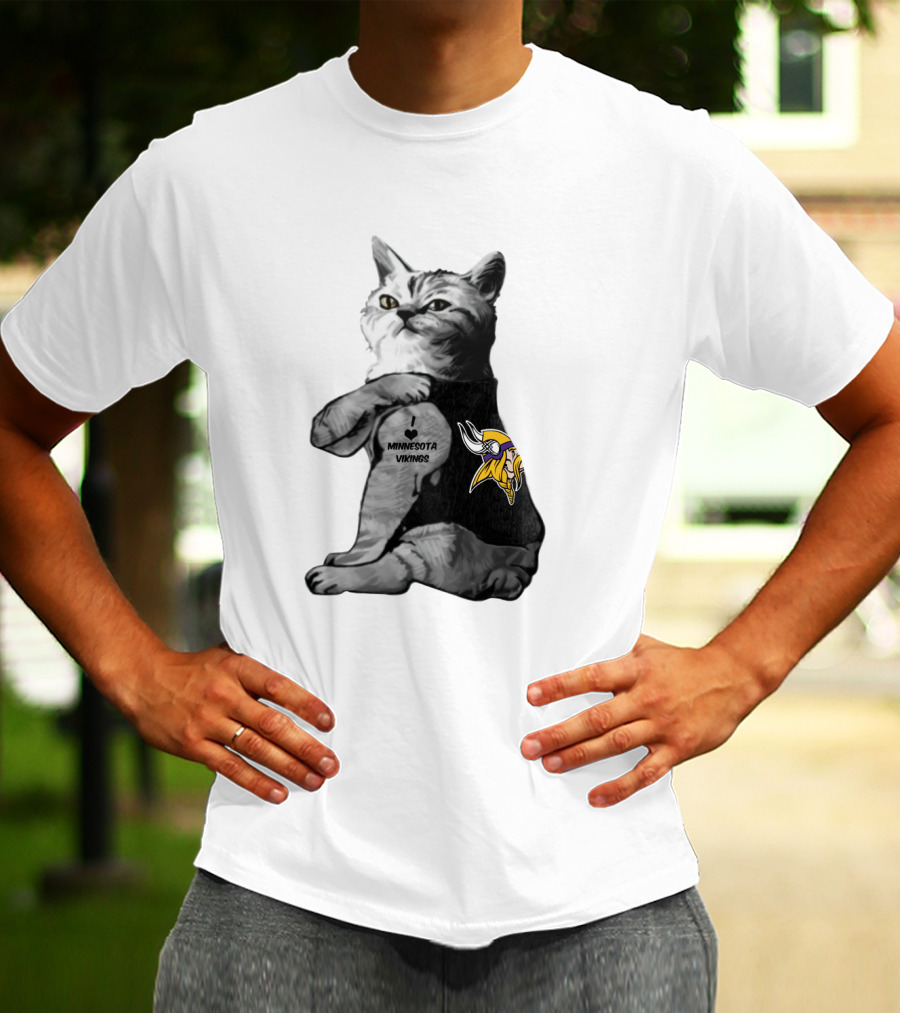 Minnesota Vikings Cat Hugging Football With Logo T-Shirt