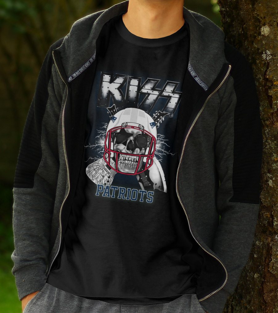 Kiss Patriots Skull Football Helmet Lightning T-Shirt