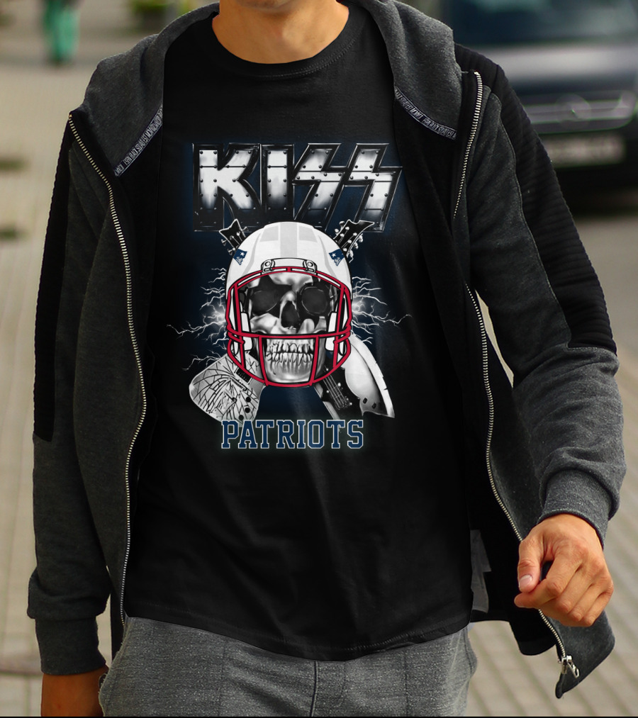 Kiss Patriots Skull Football Helmet Lightning T-Shirt
