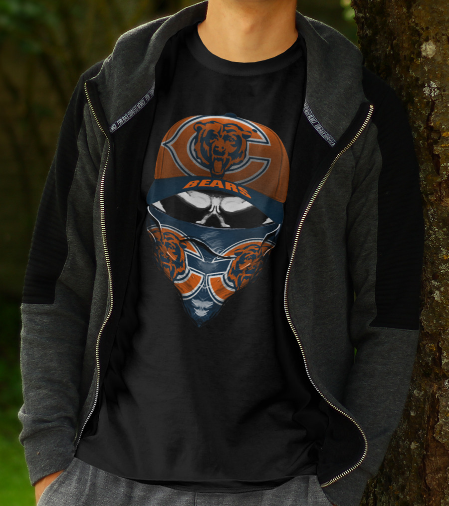 Chicago Bears Hat And Bandana With Team Logo And Skull T-Shirt