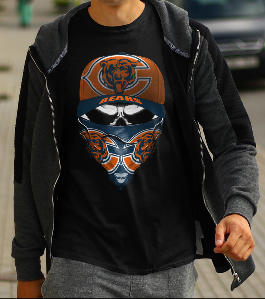 Chicago Bears Hat And Bandana With Team Logo And Skull T-Shirt