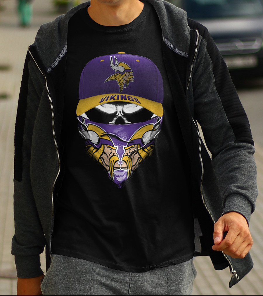 MINNESOTA VIKINGS VIKINGS Purple Hat With Viking Logo And Mask T-Shirt