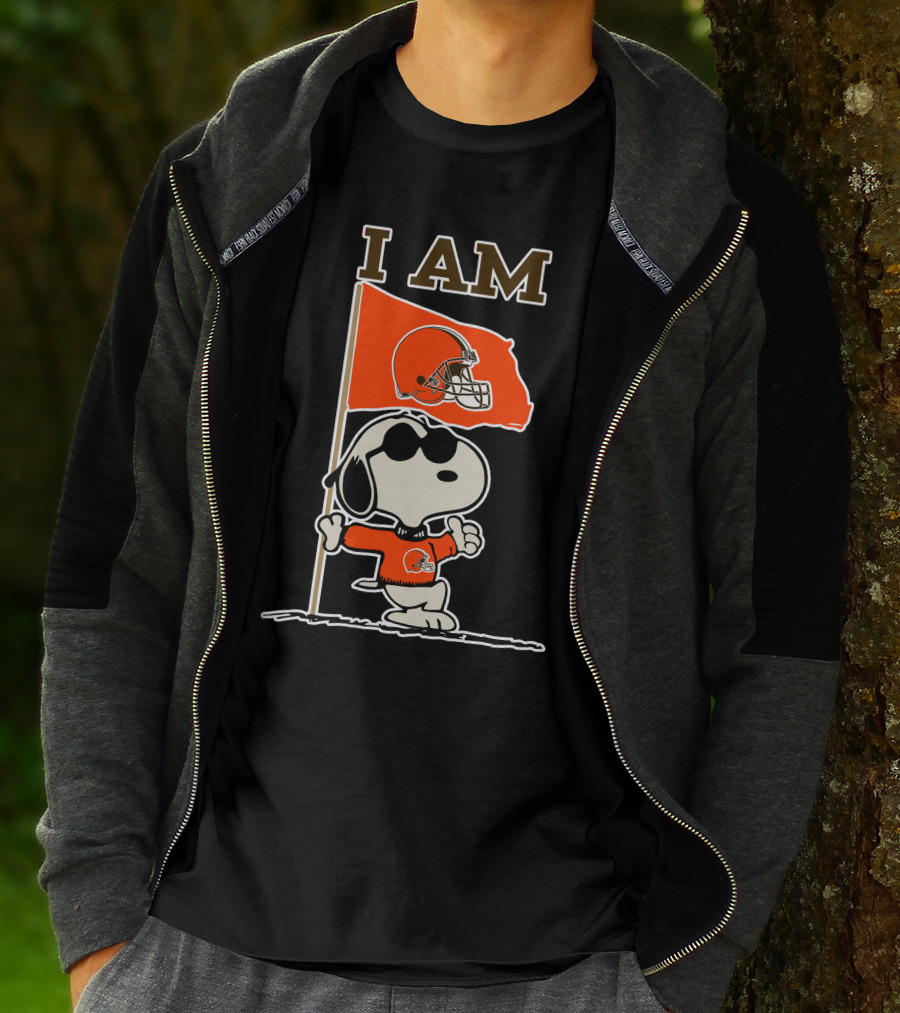 I Am Cleveland Browns Snoopy Football Flag T-Shirt