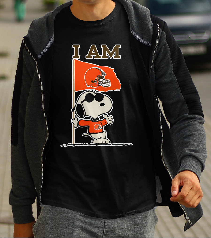 I Am Cleveland Browns Snoopy Football Flag T-Shirt