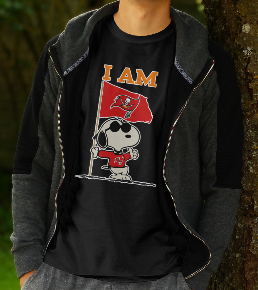 I Am Tampa Bay Buccaneers Snoopy Flag Nfl Football Fan T-Shirt