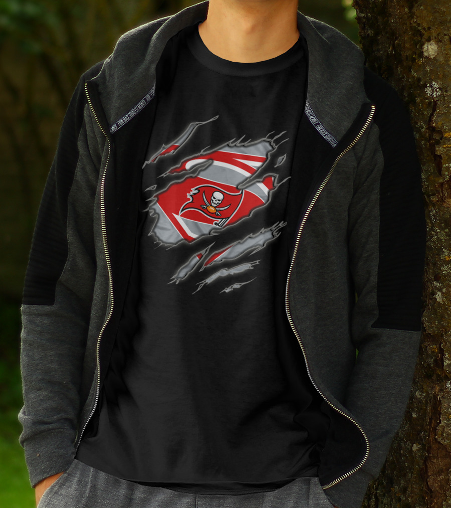 Tampa Bay Buccaneers Superman Logo Rip T-Shirt