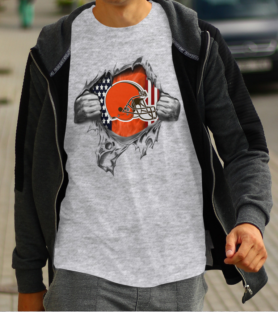 Cleveland Browns Helmet Over American Flag Background With Grayscale Ripped Effect T-Shirt