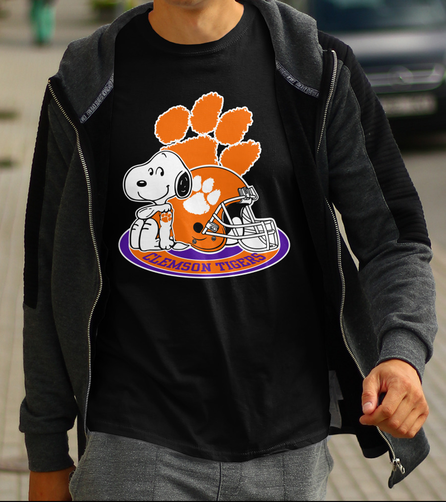 Clemson Tigers Snoopy Paw Print Helmet T-Shirt