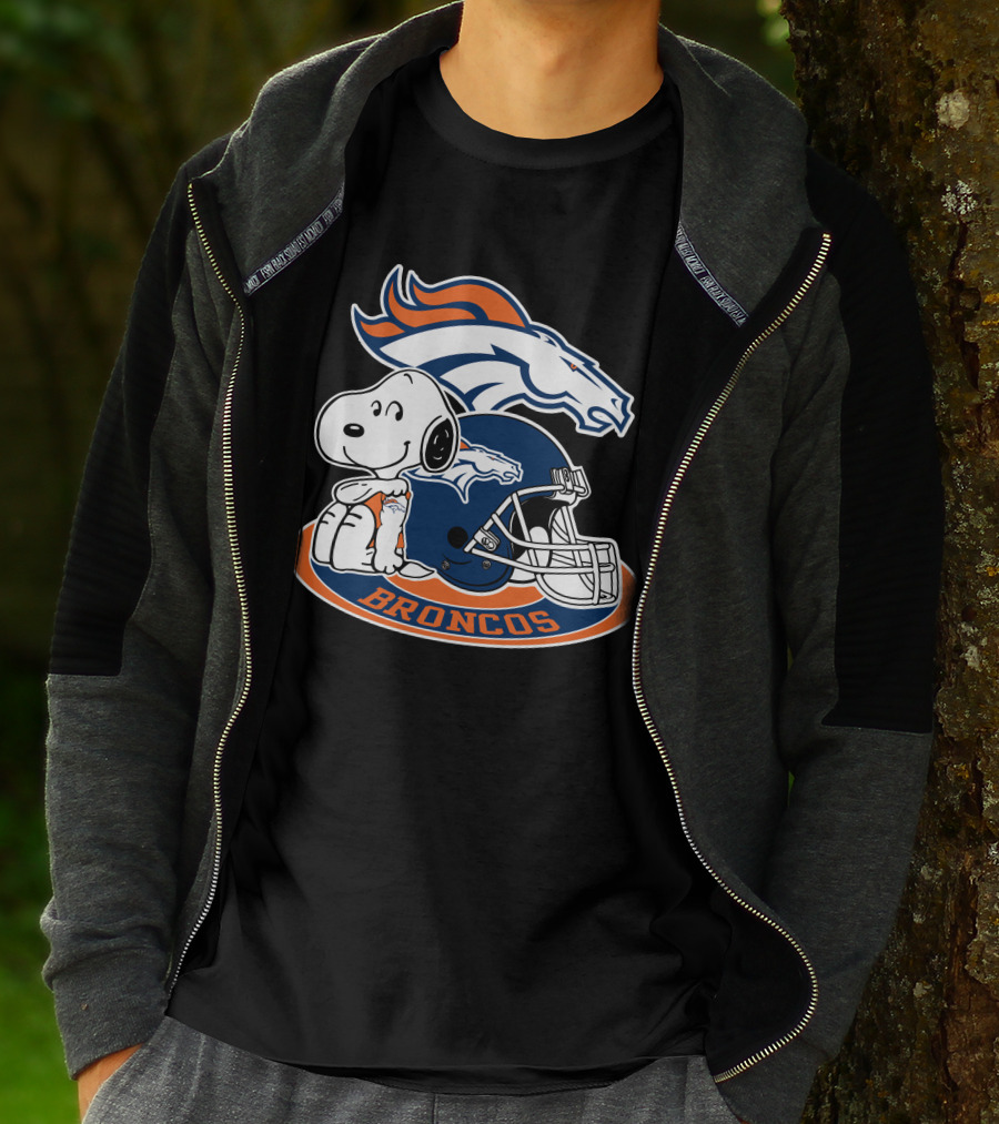 Denver Broncos Snoopy With Broncos Helmet T-Shirt