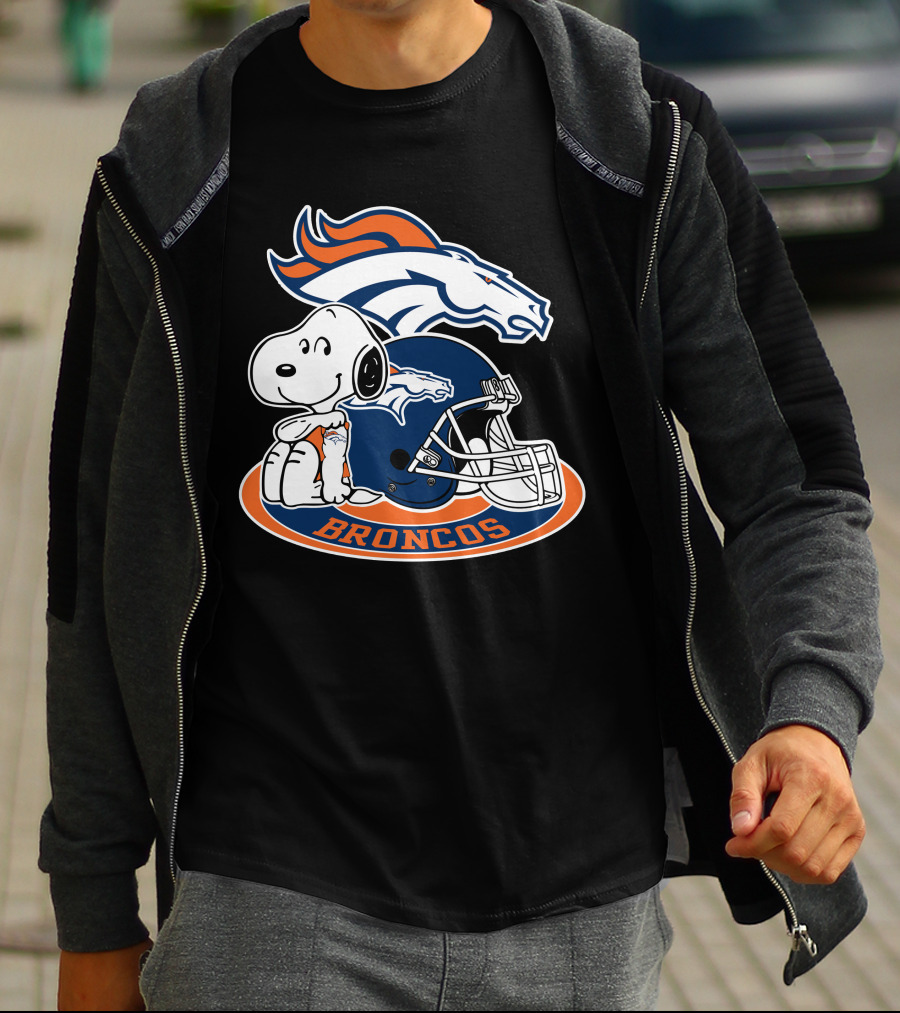 Denver Broncos Snoopy With Broncos Helmet T-Shirt