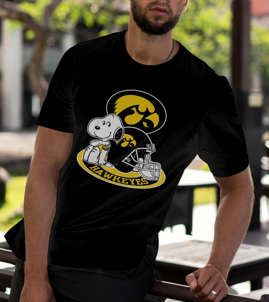 Snoopy Iowa Hawkeyes Helmet Fan T-Shirt