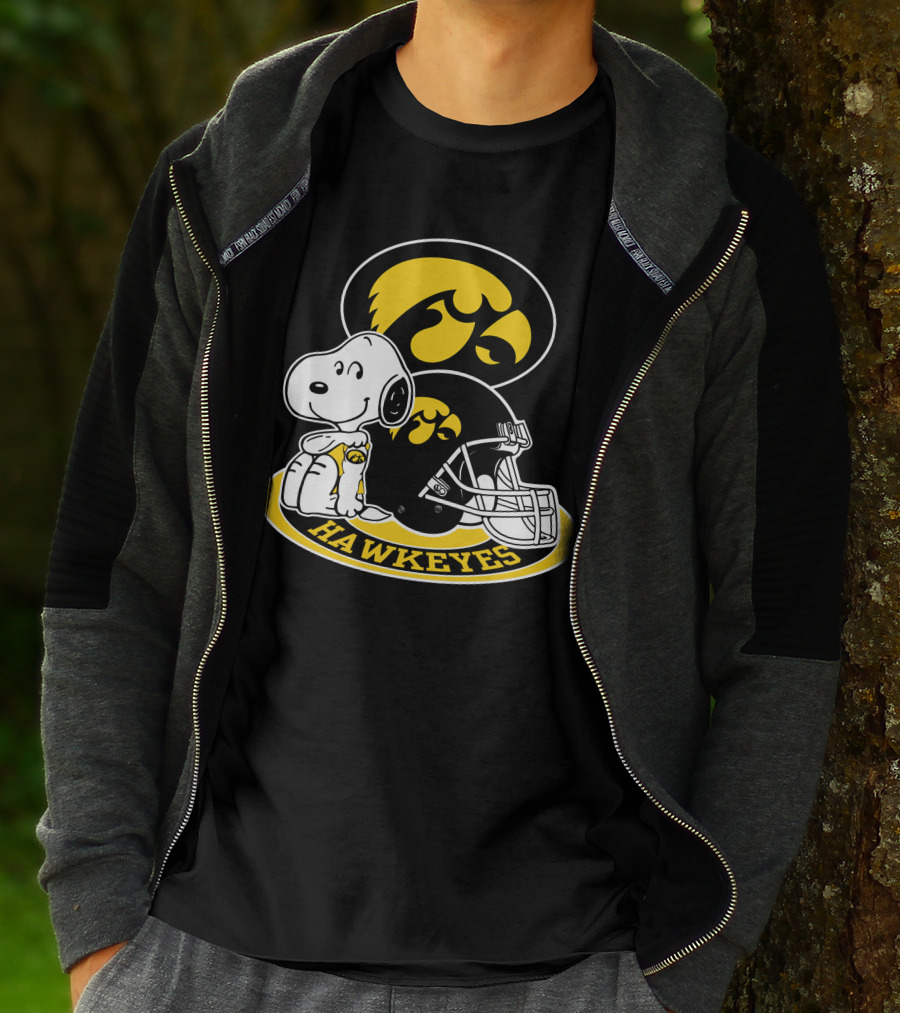 Snoopy Iowa Hawkeyes Helmet Fan T-Shirt
