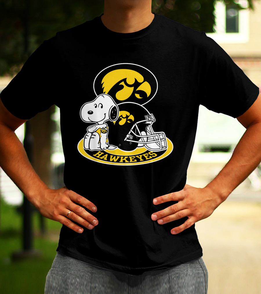 Snoopy Iowa Hawkeyes Helmet Fan T-Shirt