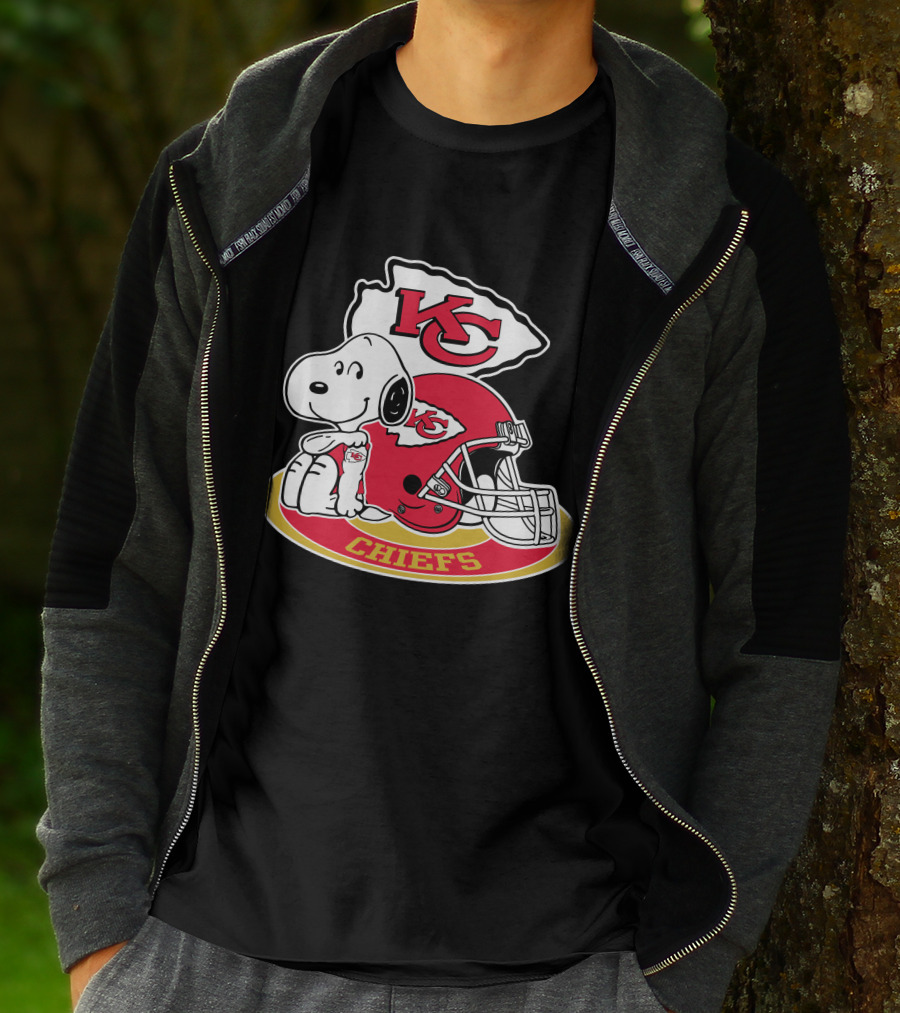 Kansas City Chiefs Snoopy Kc Arrowhead Helmet T-Shirt