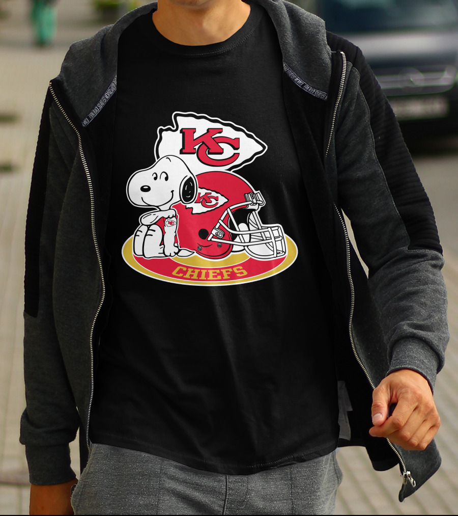 Kansas City Chiefs Snoopy Kc Arrowhead Helmet T-Shirt