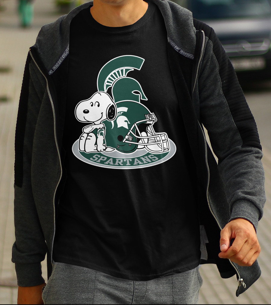 Snoopy Michigan State Spartans Football Helmet T-Shirt