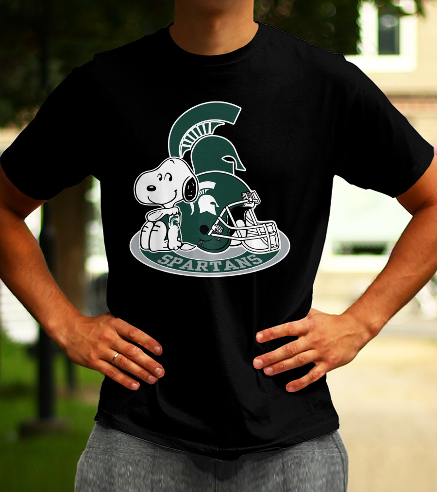 Snoopy Michigan State Spartans Football Helmet T-Shirt