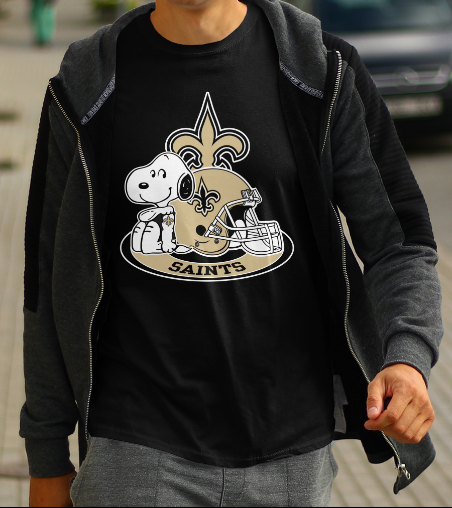 Snoopy New Orleans Saints Football Helmet Fleur-De-Lis T-Shirt