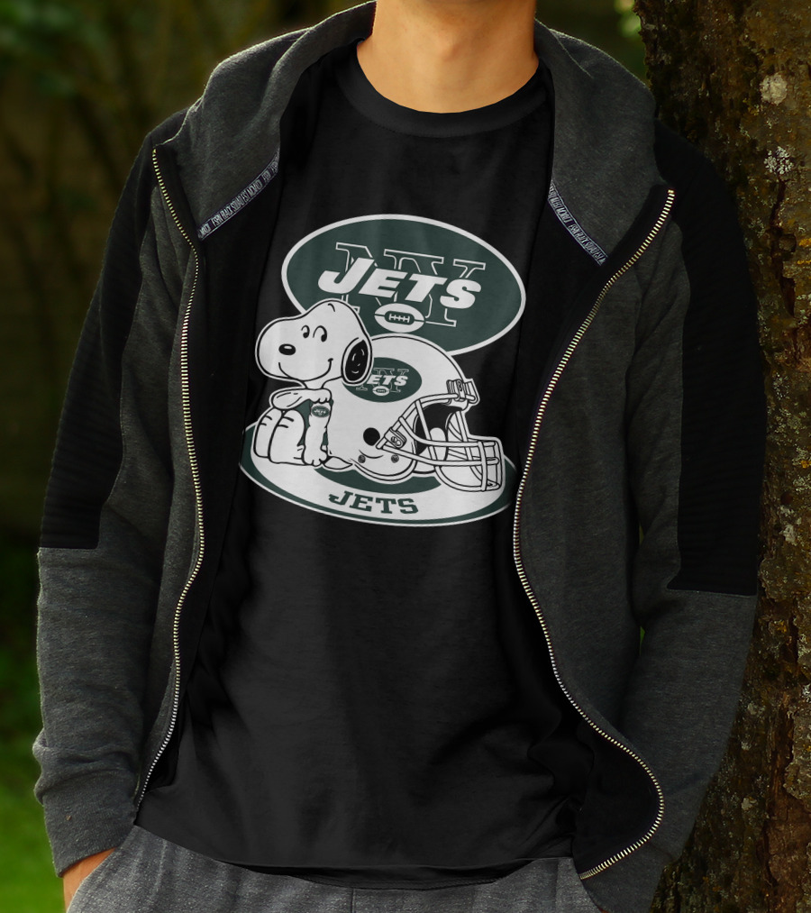 New York Jets Snoopy Football Helmet T-Shirt