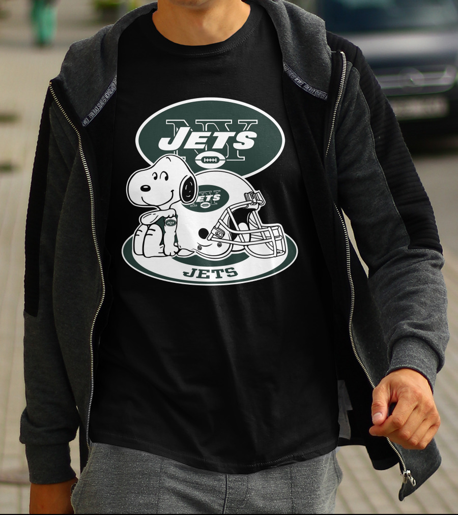 New York Jets Snoopy Football Helmet T-Shirt