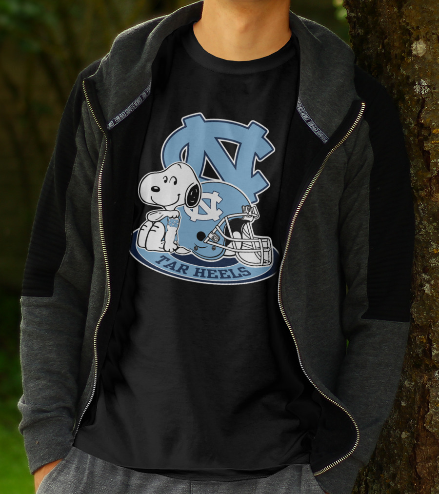 North Carolina Tar Heels Snoopy Football Helmet T-Shirt