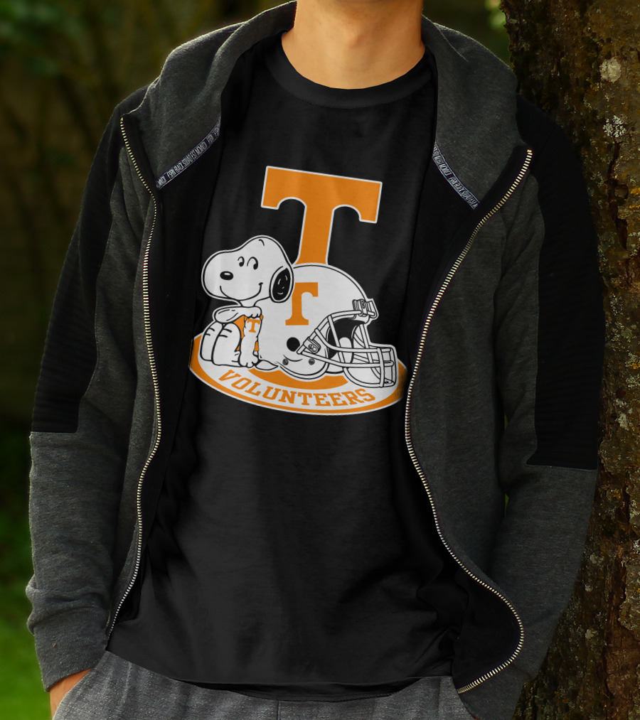 Snoopy Tennessee Volunteers Football Helmet T-Shirt