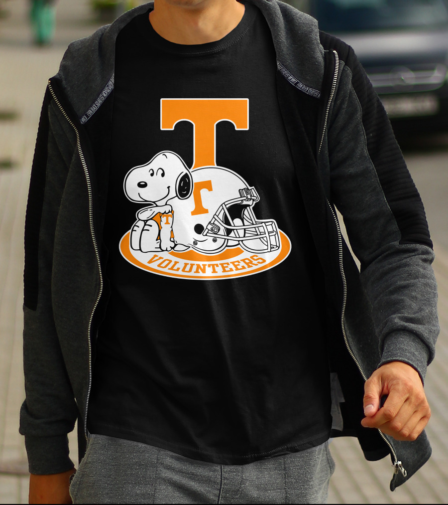 Snoopy Tennessee Volunteers Football Helmet T-Shirt